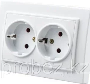 Розетка внутренная  двойная белая с/з  700-0200-907 (ETO)